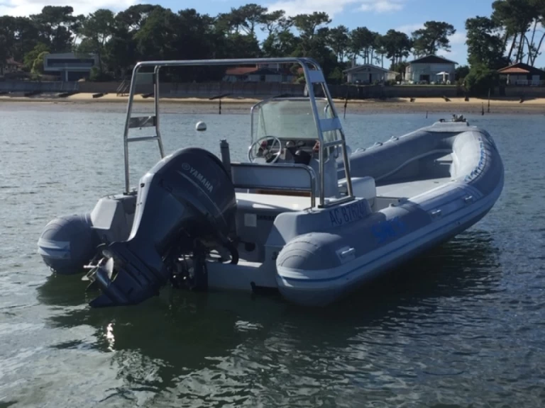 Pronájem lodi Piraillan lákavé ceny Sacs S 750 Madras