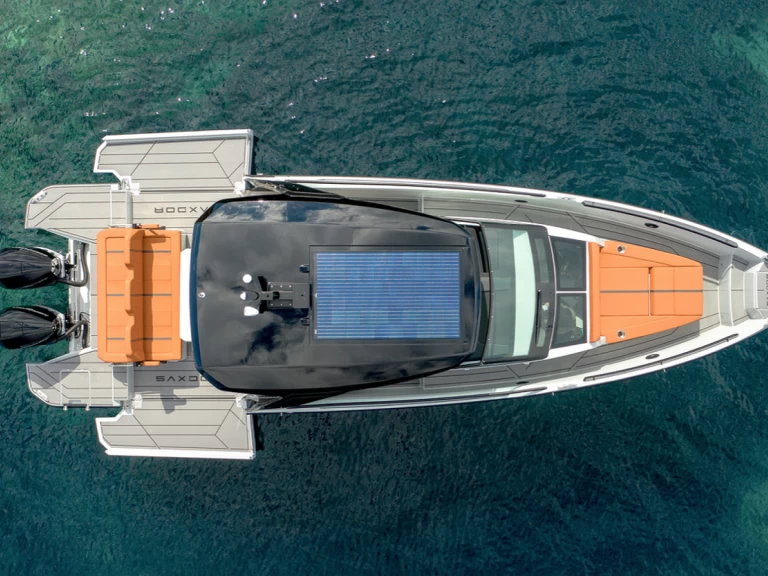 Pronájem lodi Cannes lákavé ceny Saxdor 320 GTO