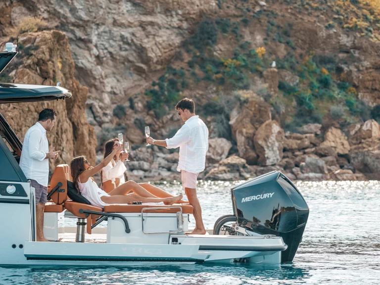 Pronájem lodi Saxdor Saxdor 320 GTO v Cannes na Samboatu