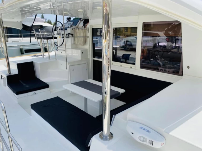 Pronájem Katamarán Lagoon s licencí