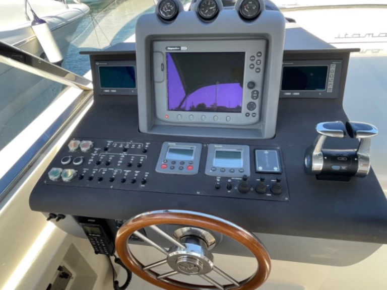 Pronájem Motorová loď Tornado s licencí