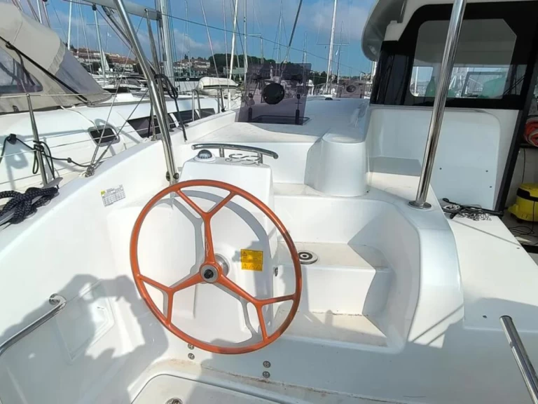 Pronájem lodi Excess Excess 11 v Pula na Samboatu