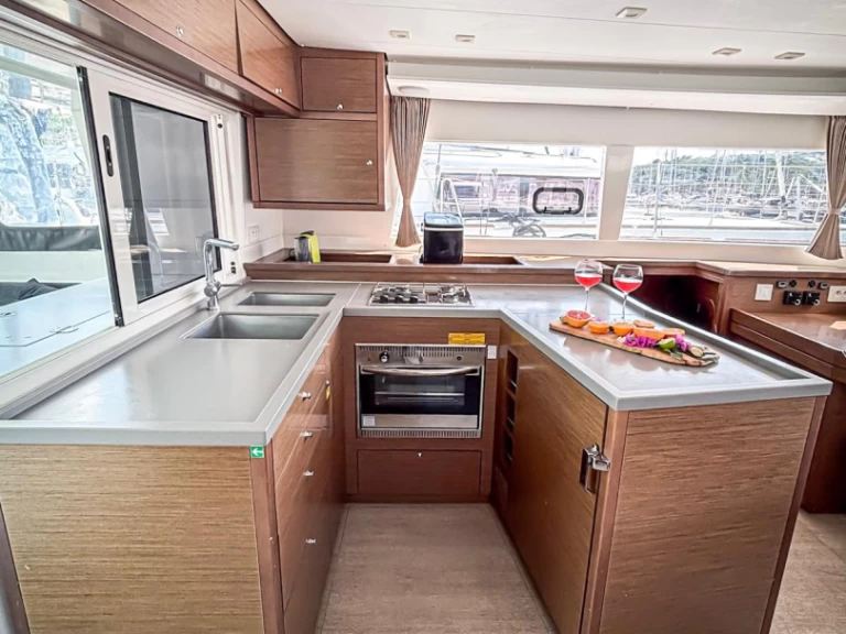 Pronájem lodi Primošten  lákavé ceny Lagoon 450 F