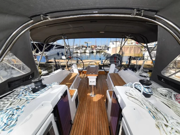 Pronajmout Plachetnice se skipperem či ne Bavaria v Zadar