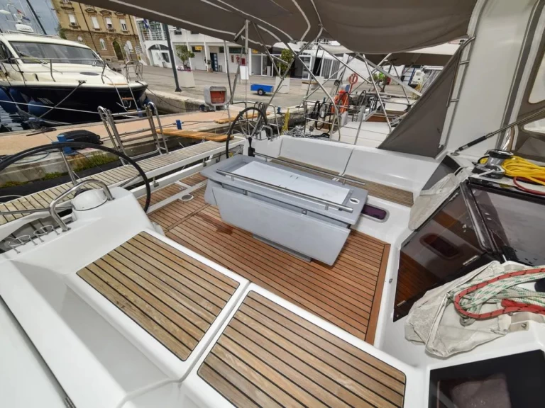 Pronajmout Plachetnice se skipperem či ne Bénéteau v Zadar