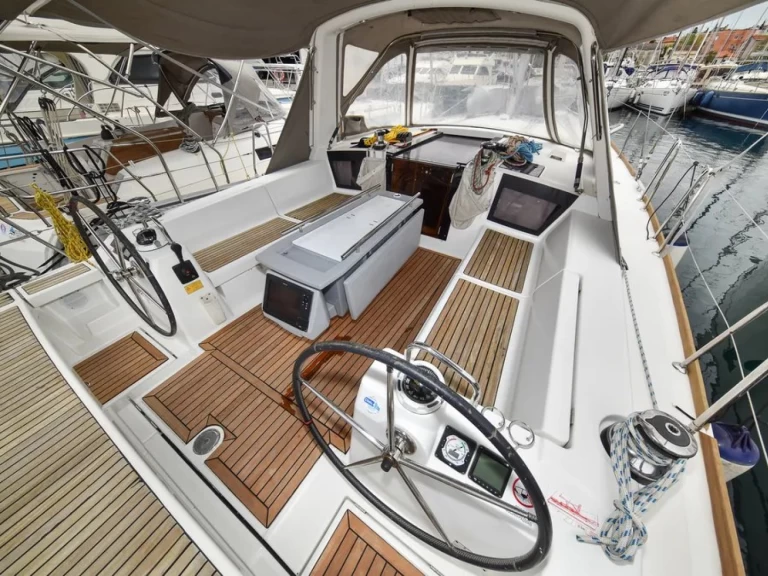 Pronájem Plachetnice Bénéteau s licencí