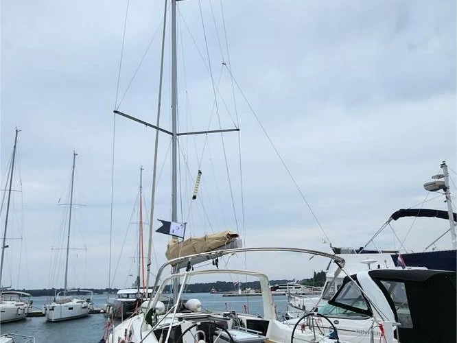 Bénéteau Oceanis 41.1 jednotlivci a charterové společnosti v Pula