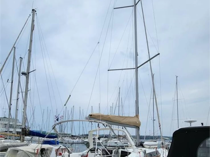 Pronajmout si Bénéteau Oceanis 41.1 v Pula