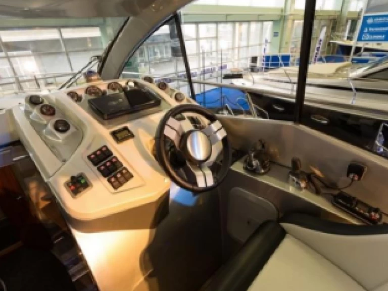 Grginić Mirakul 40 jednotlivci a charterové společnosti v Split