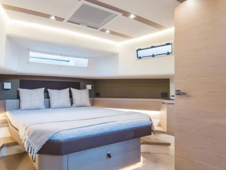 Pronájem lodi Ibiza Town lákavé ceny Pardo 50