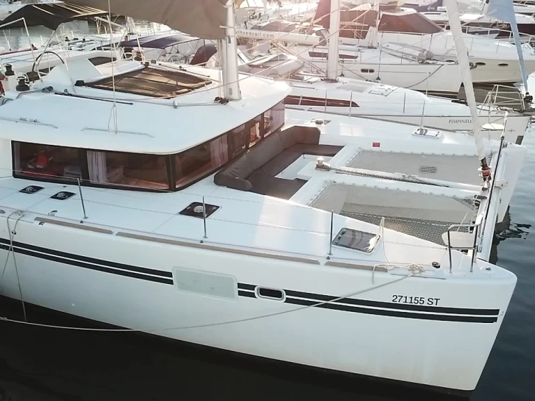 Pronajmout Katamarán se skipperem či ne Lagoon v Lavrio