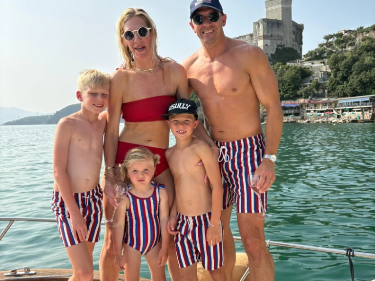 Pronájem Motorová loď Mimi s licencí