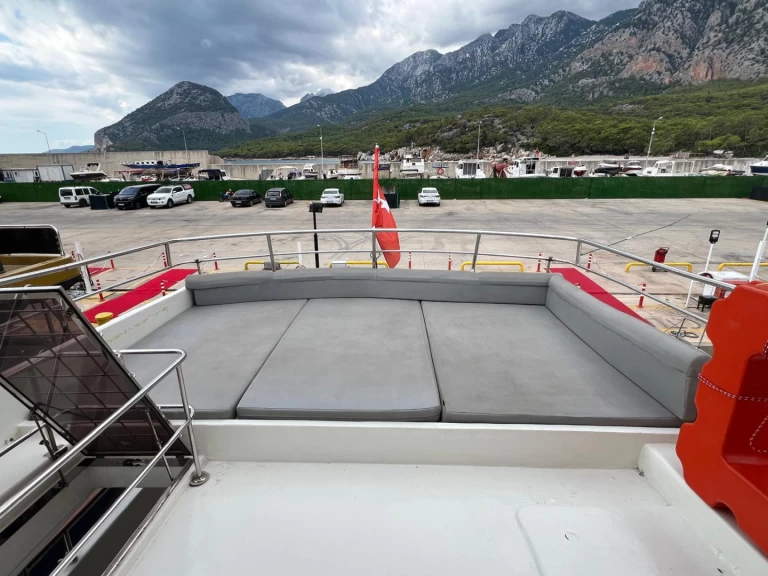 Pronajmout si Custom Made 35 PERSON v Antalya (City)