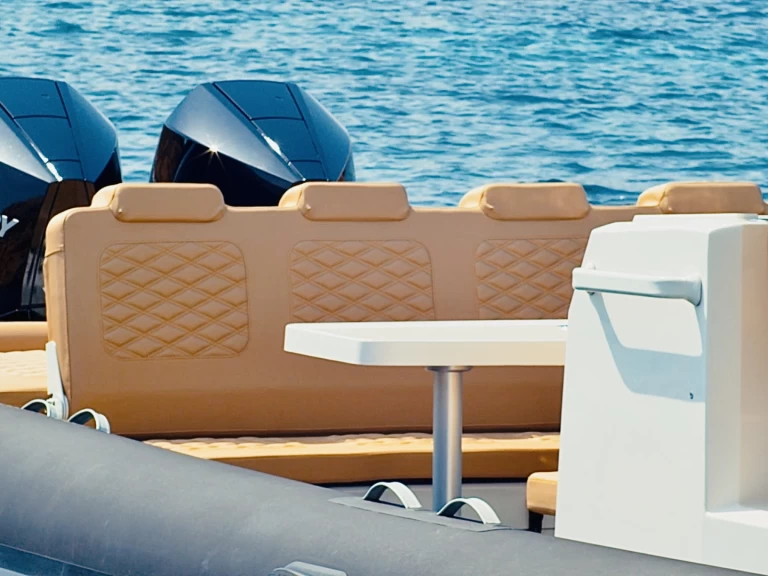 Pronajmout si Highfield 900 sport v Cannigione