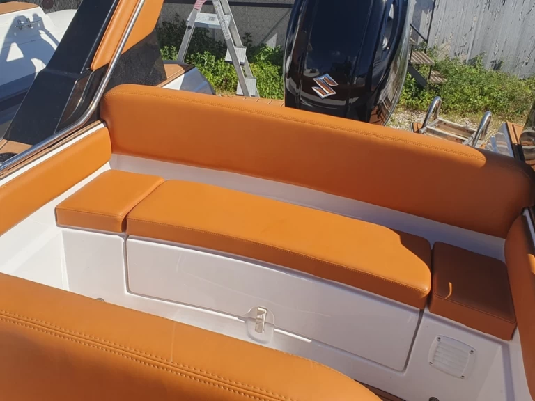 Pronajmout si Tiger Tiger TL 650 v Bormes-les-Mimosas