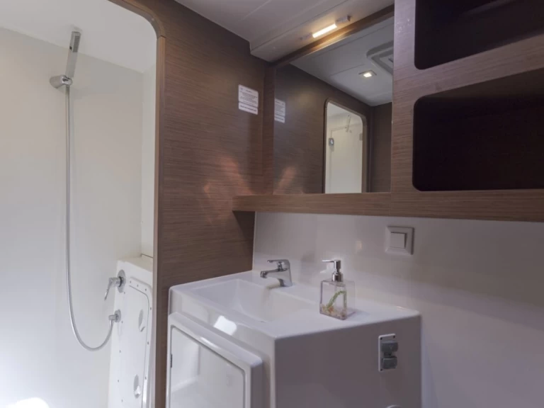 Pronájem Katamarán v Trogir -Lagoon Lagoon 42