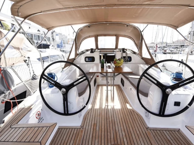 Elan Impression 40 jednotlivci a charterové společnosti v Sutomišćica