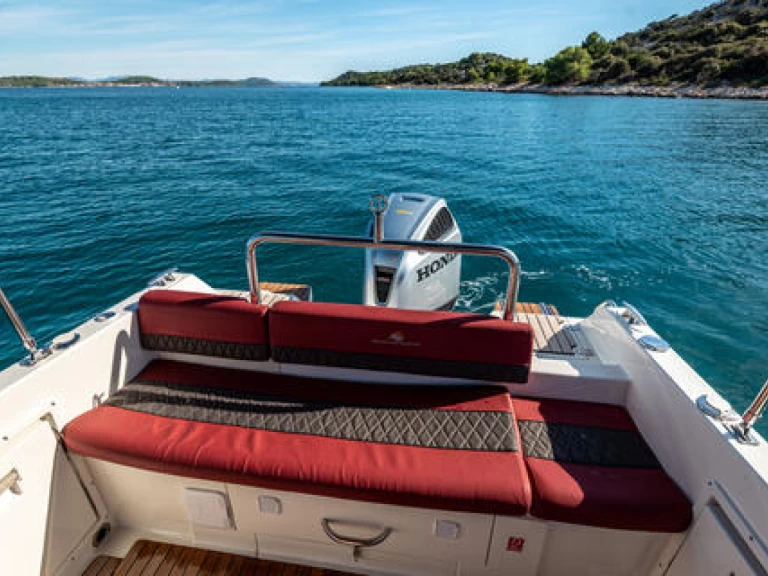 Pronajmout si Atlantic 730 Sun Cruiser v Tribunj