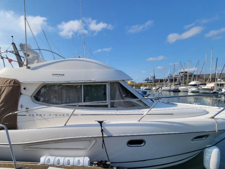 Pronájem lodi Anglet lákavé ceny Merry Fisher 925 Fly