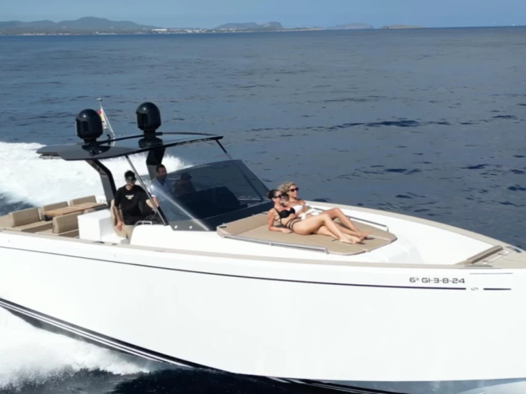 Pronajmout si Planazo 43 v Ibiza Town