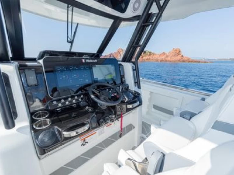 Pronájem lodi Wellcraft 38 T TOP v Marigot na Samboatu