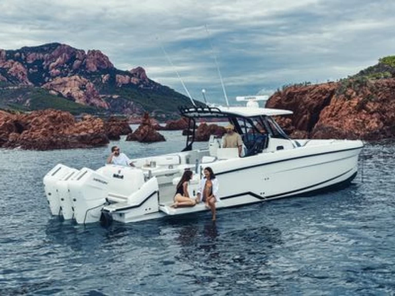 Motorová loď k pronájmu v Marigot za nejlepší cenu