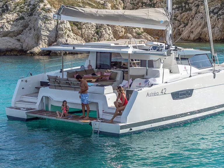 Pronájem Katamarán Fountaine Pajot s licencí