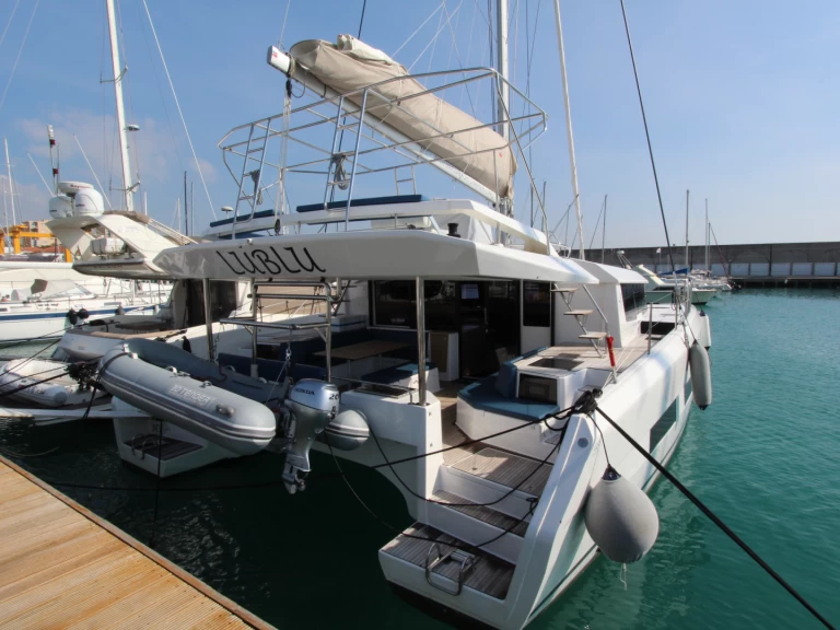 Pronajmout si Dufour Dufour Catamarans 48 Sail v Olbia