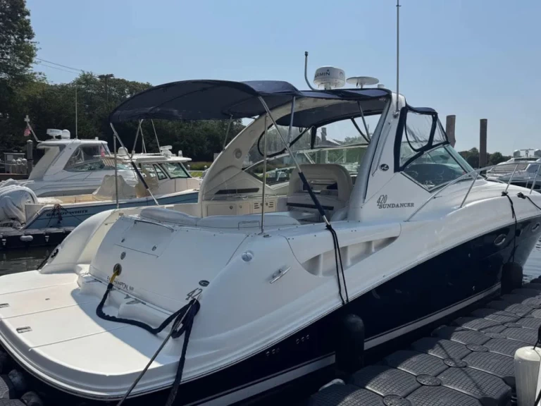 Sea Ray SUNDANCER 420 jednotlivci a charterové společnosti v Key West