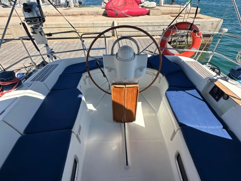 Pronájem Plachetnice Bénéteau s licencí