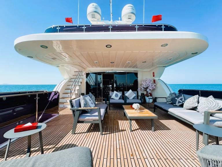 Pronájem jachty v Dubaï harbour -Sunseeker stardom na Samboatu