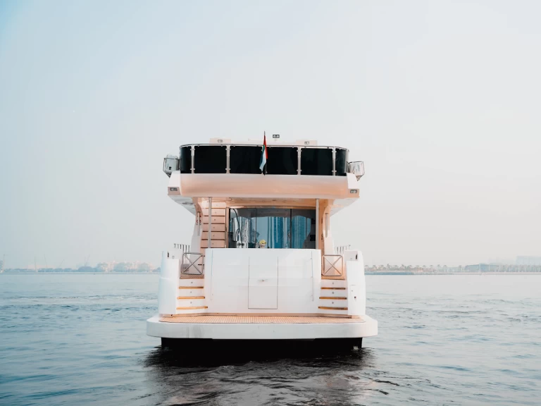 Pronájem lodi Sunseeker ICON v Dubaï harbour na Samboatu