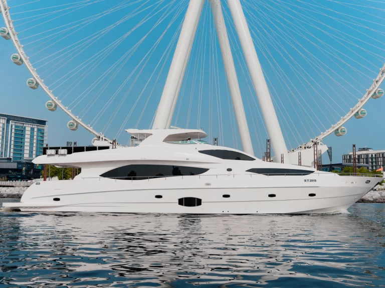 Pronajmout Jachta se skipperem či ne Sunseeker v Dubaï harbour