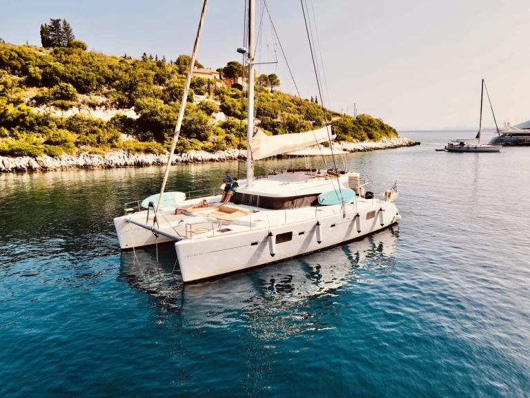 Pronajmout Katamarán se skipperem či ne Lagoon v Paleros