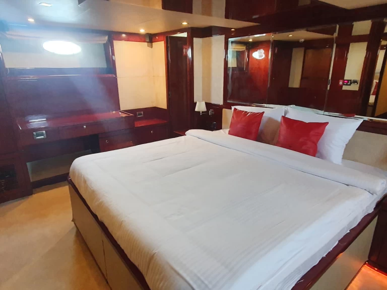 Sunseeker Aura jednotlivci a charterové společnosti v Dubaï harbour