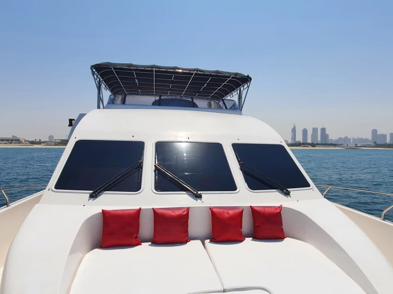Pronájem jachty v Dubaï harbour -Sunseeker Aura na Samboatu