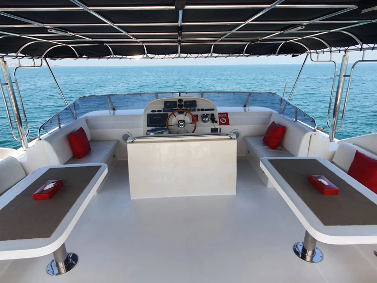 Pronájem lodi Dubaï harbour lákavé ceny Aura