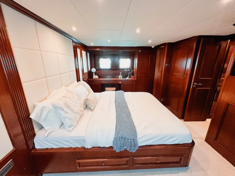 Pronájem Jachta v Dubaï harbour -Azimut Freedom