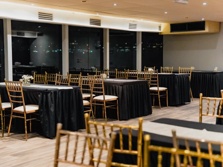 Pronájem lodi Sunseeker X8 v Dubaï harbour na Samboatu