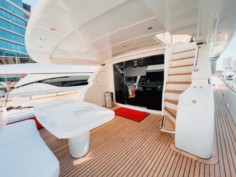 Pronájem lodi Dubaï harbour lákavé ceny X8