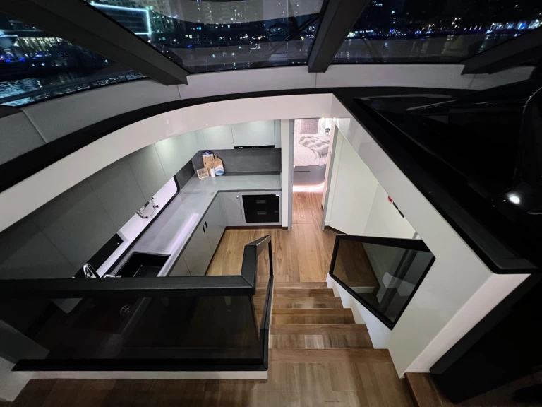 Pronajmout Jachta se skipperem či ne Azimut v Dubaï harbour