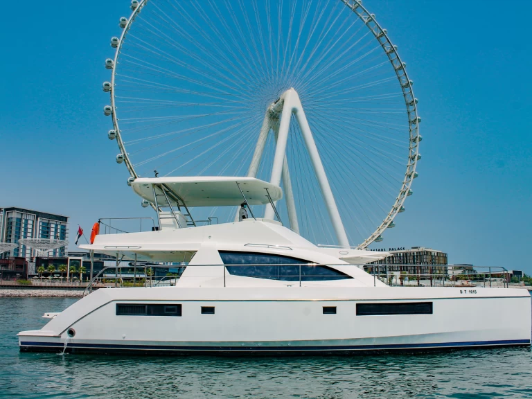Pronájem lodi Azimut X6 v Dubaï harbour na Samboatu