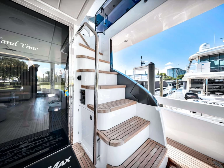 Pronajmout si Azimut 78 Fly v Miami