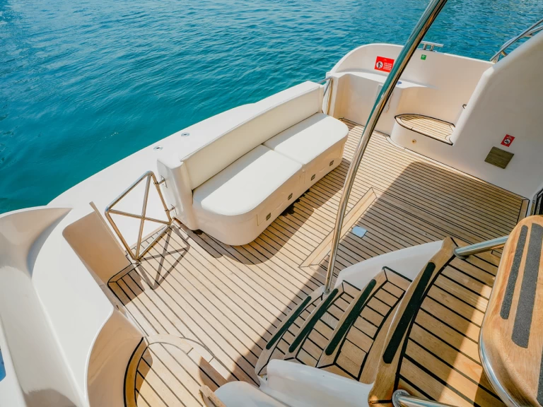 Pronajmout Motorová loď se skipperem či ne Sunseeker v Dubaï harbour