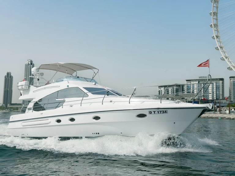 Pronájem lodi Azimut X9 v Dubaï harbour na Samboatu