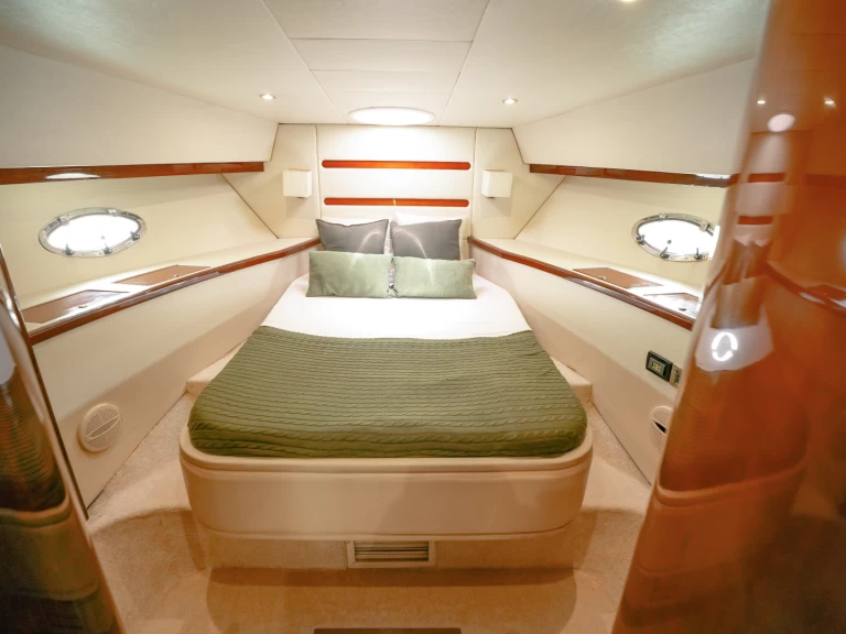 Motorová loď k pronájmu v Dubaï harbour za nejlepší cenu