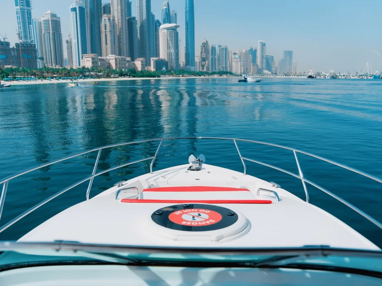 Sea Ray X5 jednotlivci a charterové společnosti v Dubaï harbour