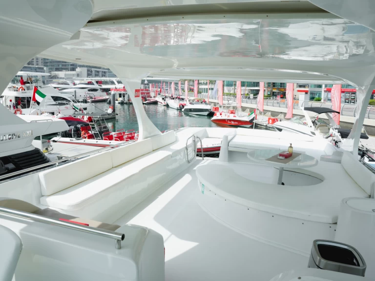 Pronájem lodi Azimut X24 v Dubaï harbour na Samboatu