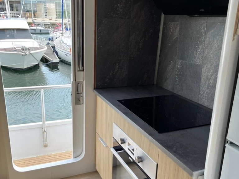 Pronájem lodi La Rochelle lákavé ceny Canados 70