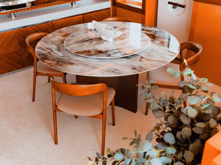 Pronájem Jachta v Dubaï harbour -Sunseeker Silo